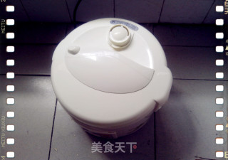 夏季之糖水佳品————银耳莲子冰糖红片糖枸杞羹的做法步骤：5