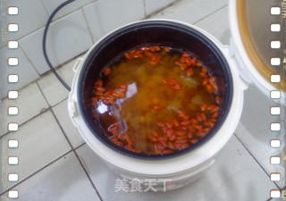 夏季之糖水佳品————银耳莲子冰糖红片糖枸杞羹的做法步骤：7