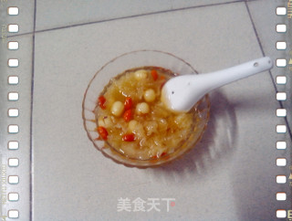 夏季之糖水佳品————银耳莲子冰糖红片糖枸杞羹的做法步骤：8