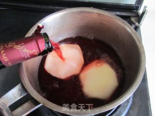 烟熏鸭脯肉红酒梨的做法步骤：2