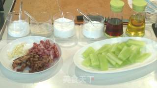 莴笋炒腊味的做法步骤：1