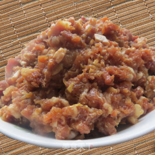 青椒裹肉丸的做法步骤：1