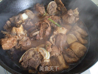 酱大骨的做法步骤：8