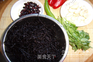 凉拌核桃花的做法步骤：1