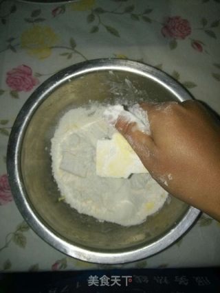 蛋黄酥的做法步骤：1
