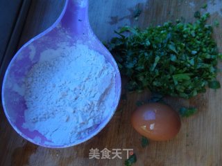 香菜鸡蛋饼的做法步骤：1