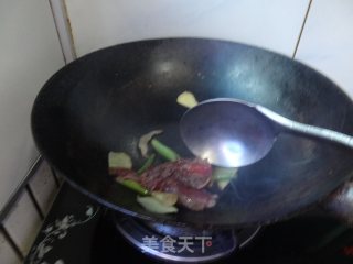 牛肉炒西兰花的做法步骤：3