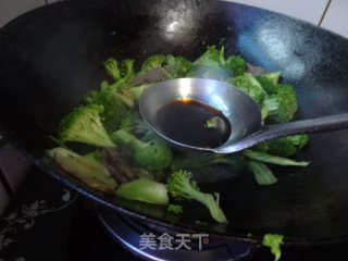 牛肉炒西兰花的做法步骤：5