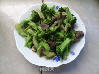 牛肉炒西兰花的做法步骤：7