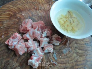 天麻蒸排骨的做法步骤：2