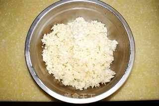 海鲜蛋炒饭的做法步骤：1