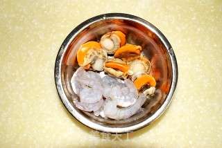 海鲜蛋炒饭的做法步骤：2
