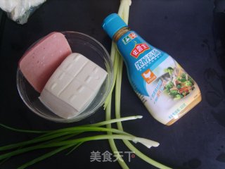 芹菜豆腐汤的做法步骤：1