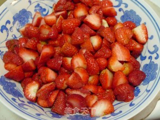 草莓果酱的做法步骤：2