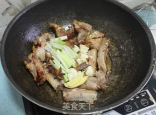 红烧排骨（史上最简单的方法）的做法步骤：6