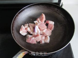 菱角烧肉的做法步骤：2