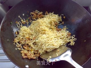 烤肉酱炒面的做法步骤：8