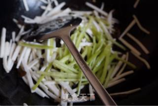 茭白小炒肉的做法步骤：9