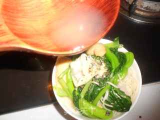 鱼丸火腿馄饨面的做法步骤：10