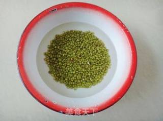 绿豆白菜汤的做法步骤：1