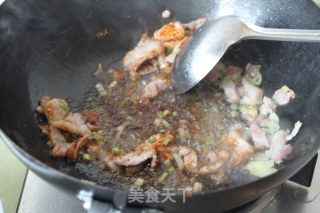 五花肉炒木耳的做法步骤：5