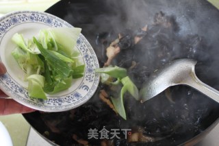 五花肉炒木耳的做法步骤：6