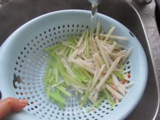 素炒三丝的做法步骤：3