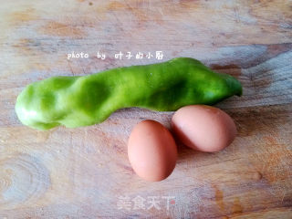 尖椒煎鸡蛋的做法步骤：1