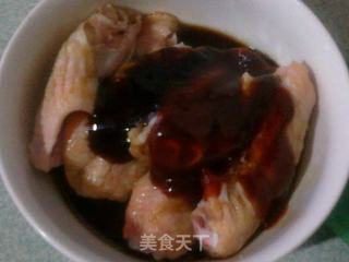 排骨、鸡肉合一家——排骨酱烤翅的做法步骤：1