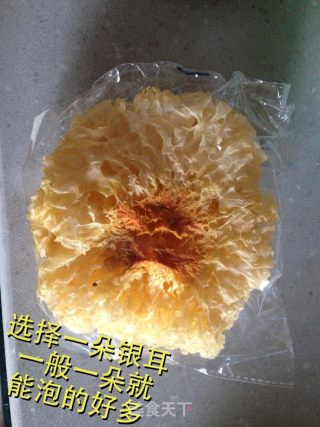 银耳莲子红枣汤的做法步骤：1