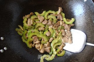 苦瓜炒上肉的做法步骤：6