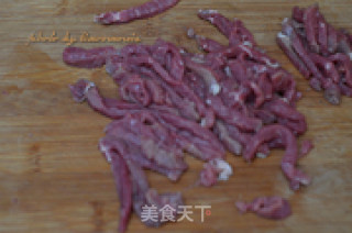 彩椒牛柳的做法步骤：2