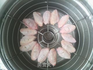 川香蜜辣烤翅的做法步骤：1
