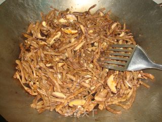 【干豆角香菇焖肉】的做法步骤：7