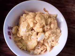 芽菜葱花炒蛋的做法步骤：3