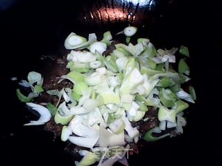 芽菜葱花炒蛋的做法步骤：5