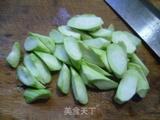 虾皮炒丝瓜的做法步骤：3