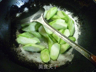 虾皮炒丝瓜的做法步骤：4