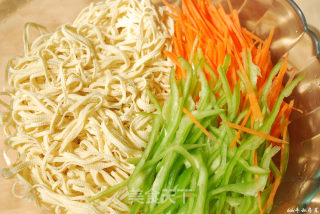 清热润肺止咳消痰养胃解毒的凉拌美食—凉拌豆腐丝的做法步骤：8