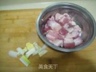 红烧肉（香甜无比，软糯可口--我的最爱）的做法步骤：1