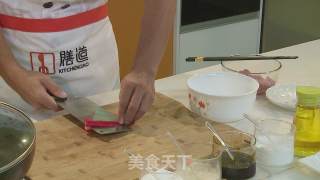 金针菇肉丝的做法步骤：2