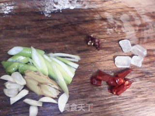 酒香回锅肉的做法步骤：3