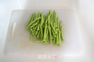 茄子烧豆角的做法步骤：1