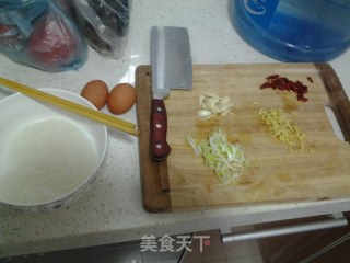 粉丝炒鸡蛋的做法步骤：1