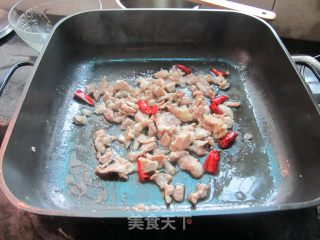 蒜苔炒瘦肉的做法步骤：3