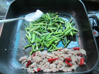 蒜苔炒瘦肉的做法步骤：5