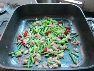 蒜苔炒瘦肉的做法步骤：6