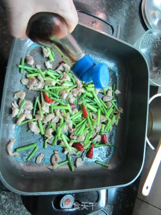 蒜苔炒瘦肉的做法步骤：7