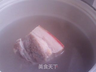 茶树菇烧五花肉的做法步骤：2