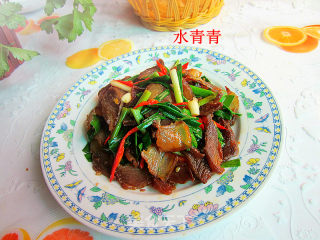 大蒜炒腊肉的做法步骤：7